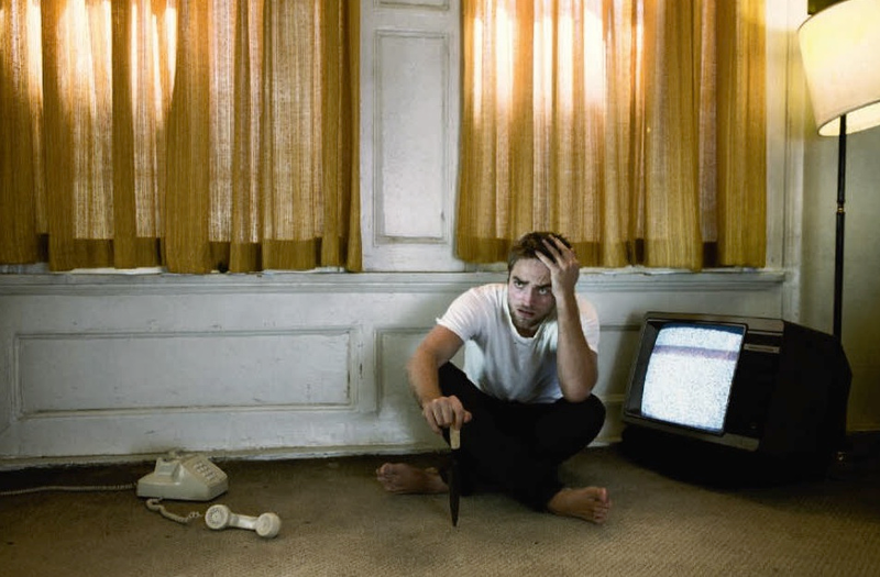 Illustration for article titled Robert Pattinson recreates Cronenberg's Videodrome and Scanners